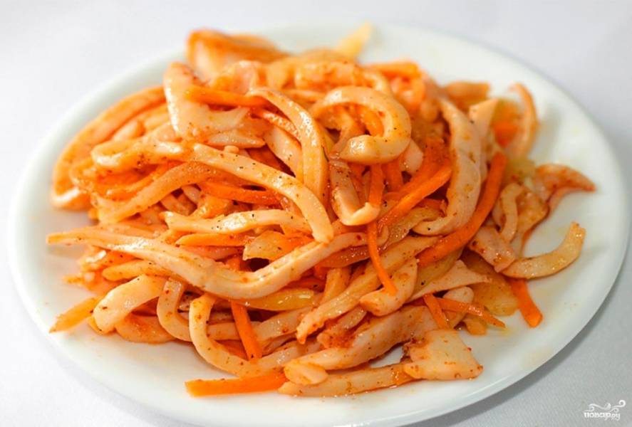 салат с кальмарами и корейской морковью, пошаговый рецепт на ккал, фото, ингредиенты - ярослава