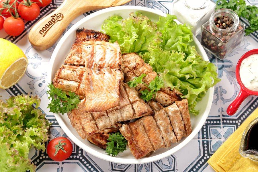 Горбуша на гриле готова. Блюдо получается очень вкусным, а самое главное — полезным. Съедается моментально. Приятного аппетита!