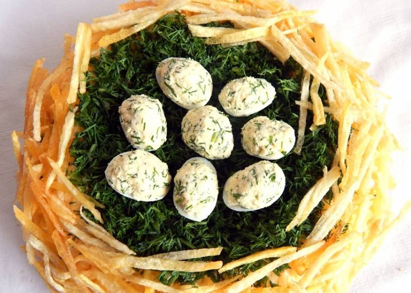 Салат Гнездо глухаря с курицей