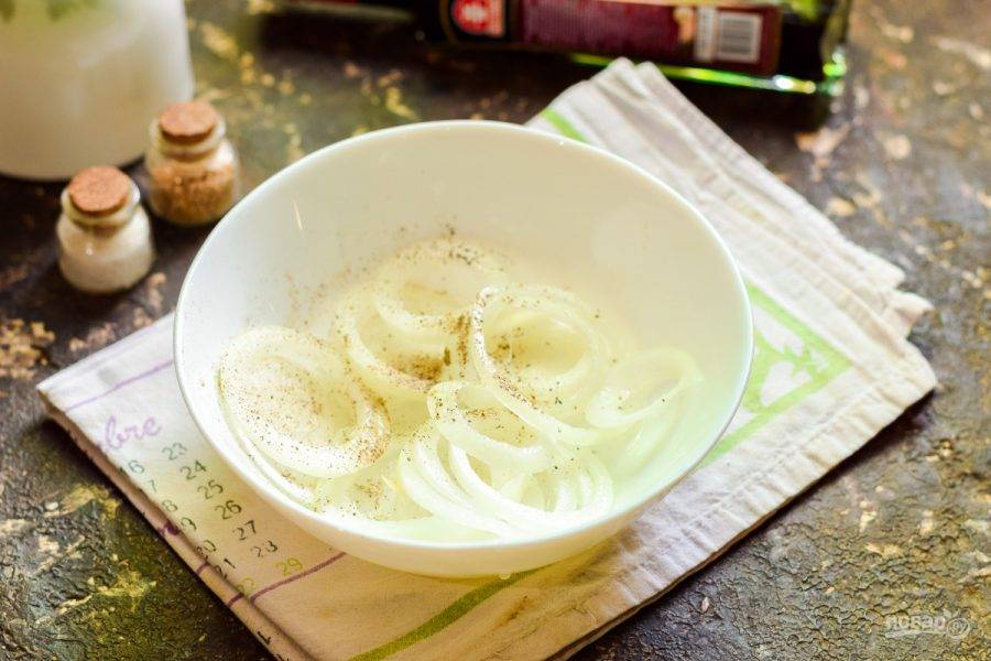 Необычное блюдо — холодный шашлык с маринованным луком