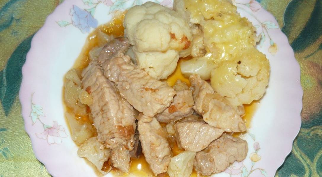 Жаркое из свинины с цветной капустой и картофелем - рецепт с фотографиями - Patee. Рецепты