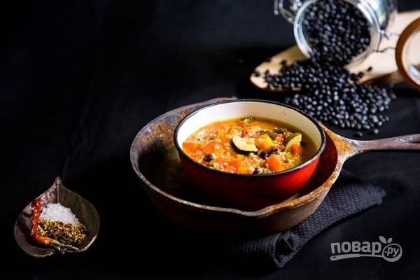 Перуанский суп с овощами и фасолью