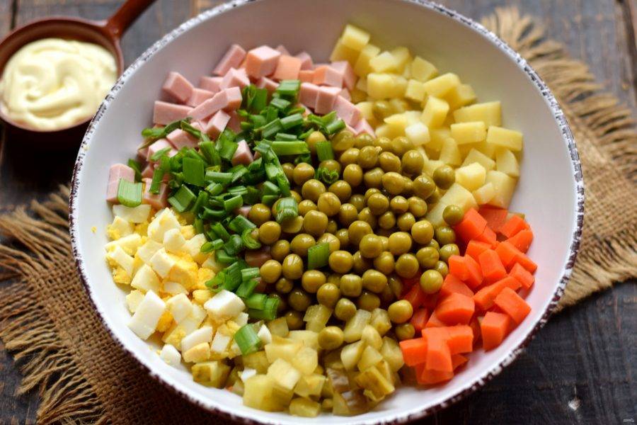 Сколько минут готовятся овощи на оливье и салат оливье с мясом — 7 рецептов приготовления