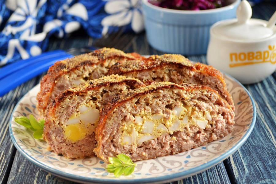 Как приготовить мясной рулет с начинкой на Пасху
