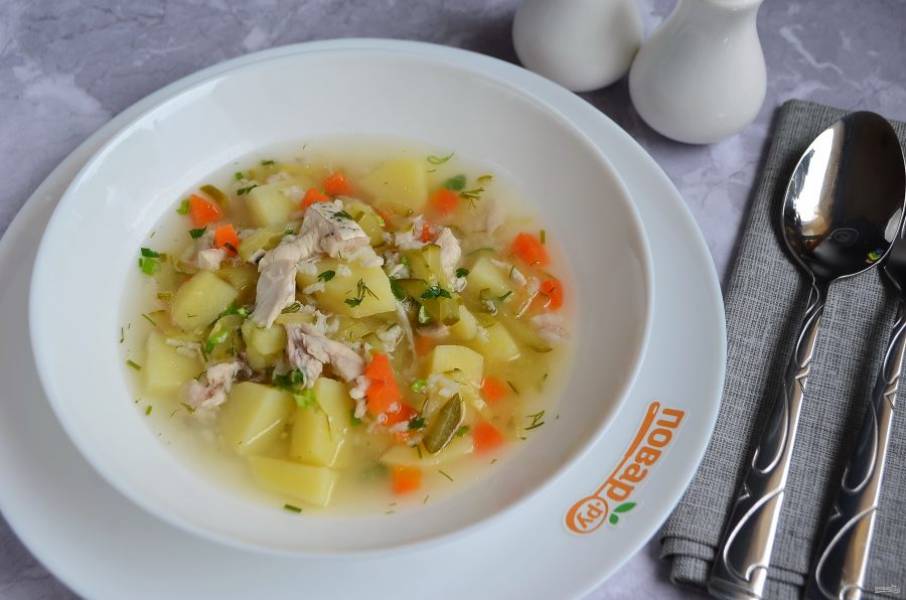 8. Вот такой получился вкусный и наваристый рыбный суп с солеными огурчиками!