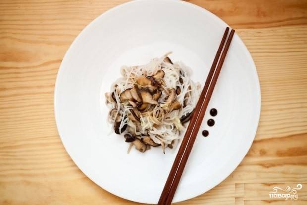Рецепт: рисовая лапша с грибами и зеленью | Нутрициолог Екатерина Маслова | Дзен