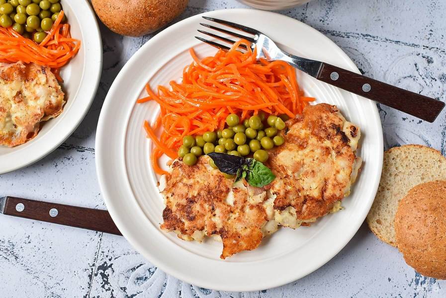 Рубленые куриные котлеты с сыром