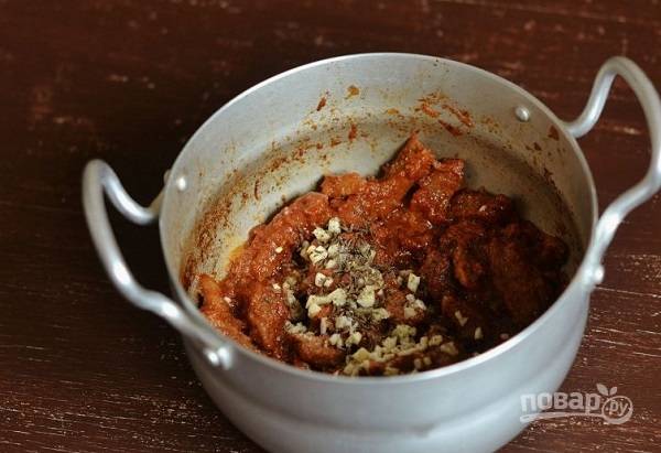 9. А также измельченный чеснок, соль и перец по необходимости.