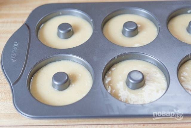 4. Разложите тесто по формочкам и отправьте в разогретую до 200 градусов духовку. 