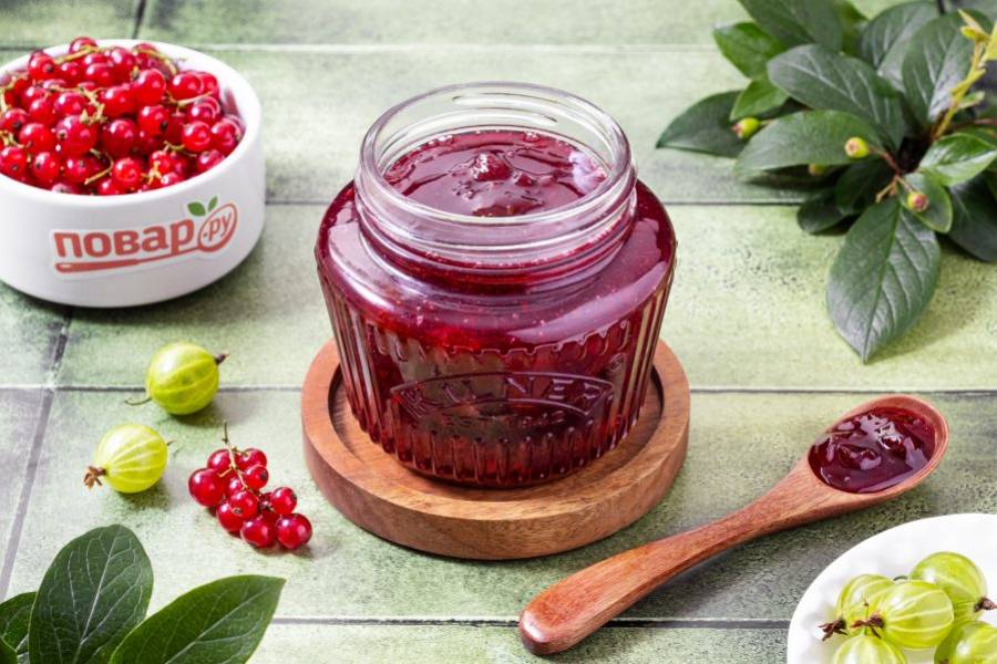Варенье из крыжовника и красной смородины готово, приятного вам аппетита!