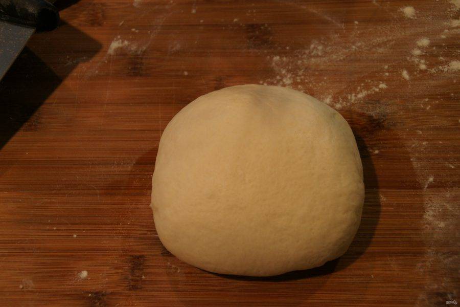 8.	Выложите тесто из миски и обомните его руками, затем переложите обратно в миску и отправьте в холодильник на ночь. Тесто готово, можете использовать его для выпечки.