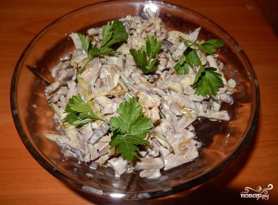 Салат с грибами и отварной печенью — рецепт с фото пошагово
