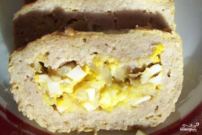 Рулет из слоеного теста с фаршем и яйцом – пошаговый рецепт приготовления с фото