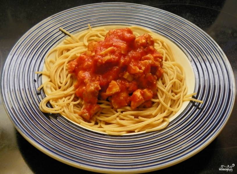 Спагетти с курицей и перчиком чили