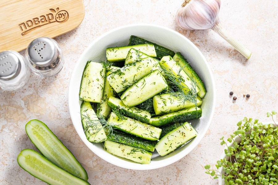 Огурцы с чесноком и укропом готовы, приятного вам аппетита!