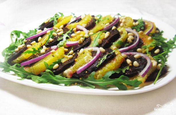 Салат из свеклы, тыквы, бурого риса и феты