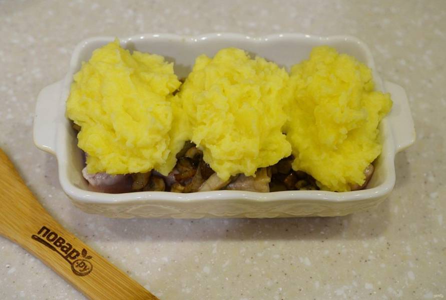 Свинина с грибами под картофельной шубой - рецепт с фотографиями - Patee. Рецепты