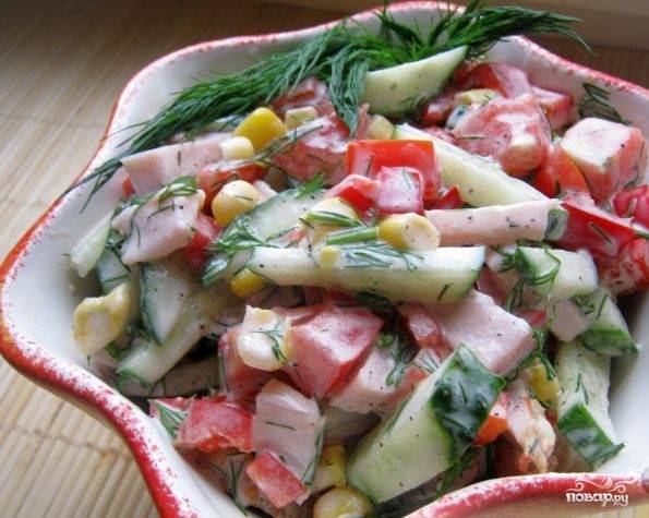 Вкусный салат с копченой курицей, картошкой, яйцом и огурцами - простой рецепт с фото