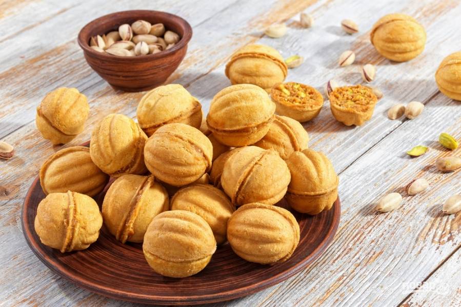 Рецепт из нашего детства: орешки со сгущенкой