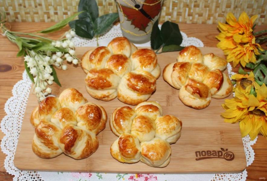 Булочки-цветочки готовы. Подавайте к чаю, кофе, молоку.