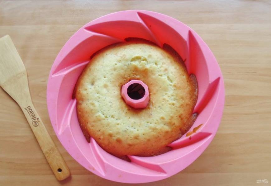 Пеките пирог в духовке разогретой до 175-180 градусов 40-45 минут.