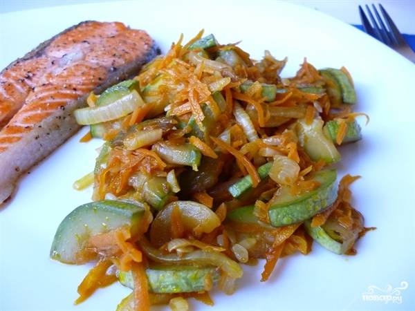 Кабачки, запечённые с морковью, луком и сыром — рецепты | Дзен