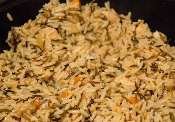 Чесночный рис с курицей – восхитительно вкусное блюдо