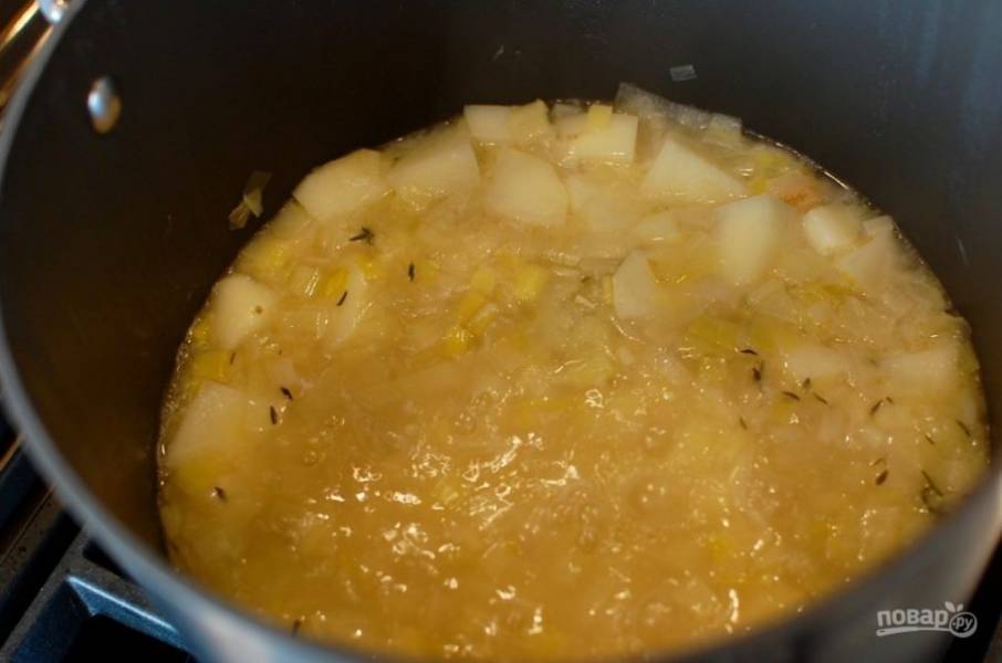 9.	Кипятите 15-20 минут, пока картофель не станет мягким.