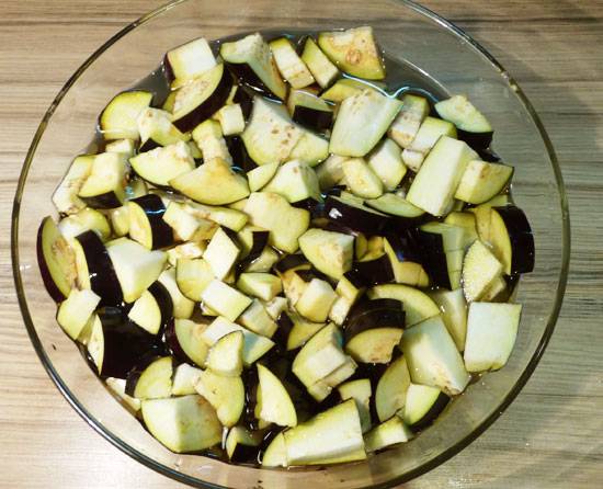10 салатов из баклажанов, которые заставят по-новому взглянуть на овощ - Лайфхакер
