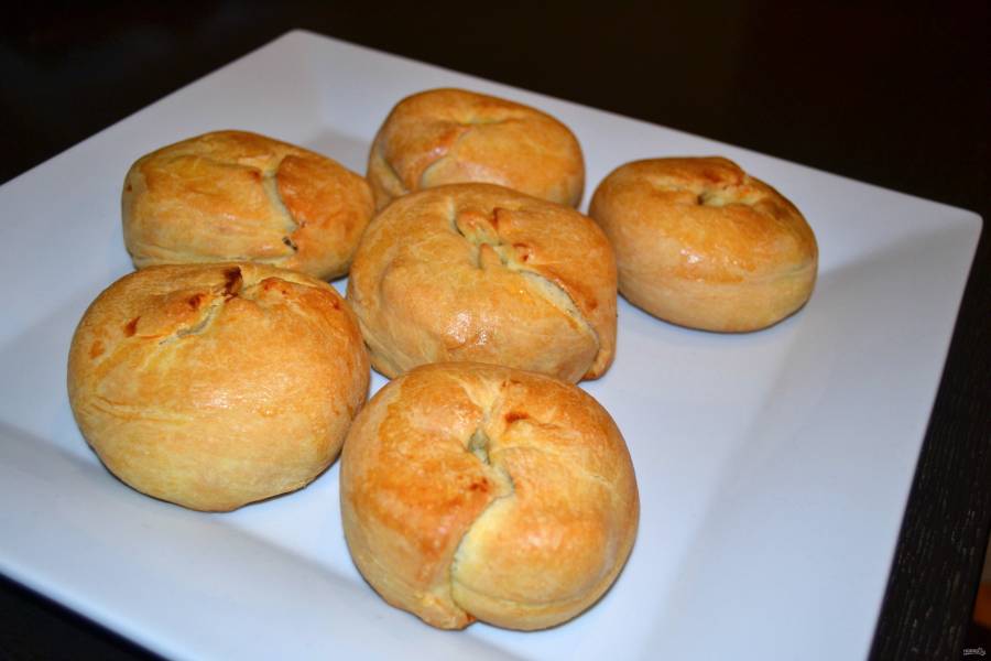 Пирожки с картофельным пюре, луком и беконом, рецепт приготовления