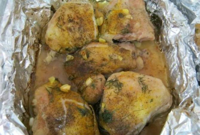 Куриные голени с картошкой в духовке в фольге