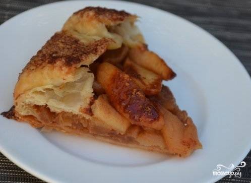 Пирог с яблоками из слоеного теста