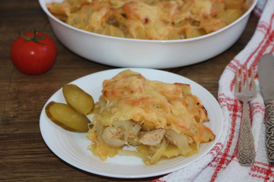 Картошка с курицей в духовке под соусом способ