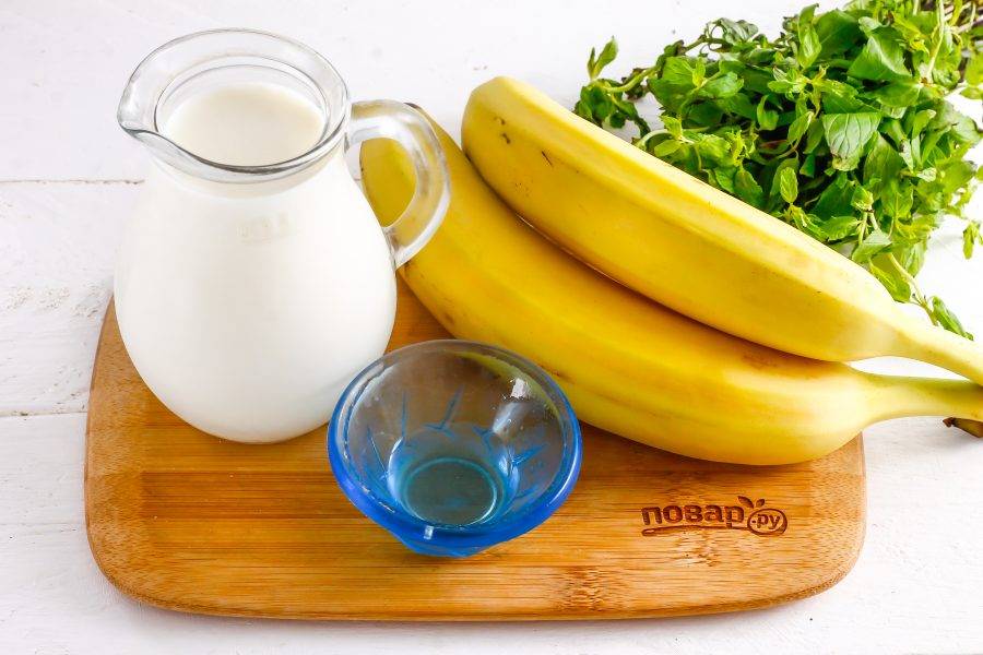 Подготовьте указанные ингредиенты. Молоко можно использовать любой жирности и любого сорта: коровье, козье, кокосовое или соевое.