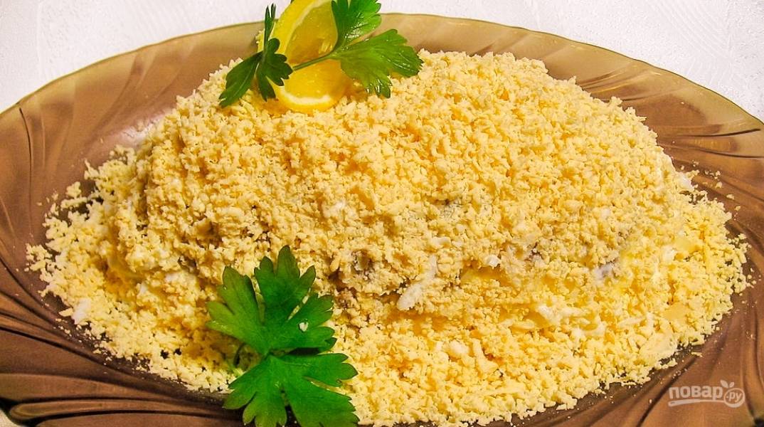 Салат «Мимоза» с сыром и сливочным маслом — рецепт с фото
