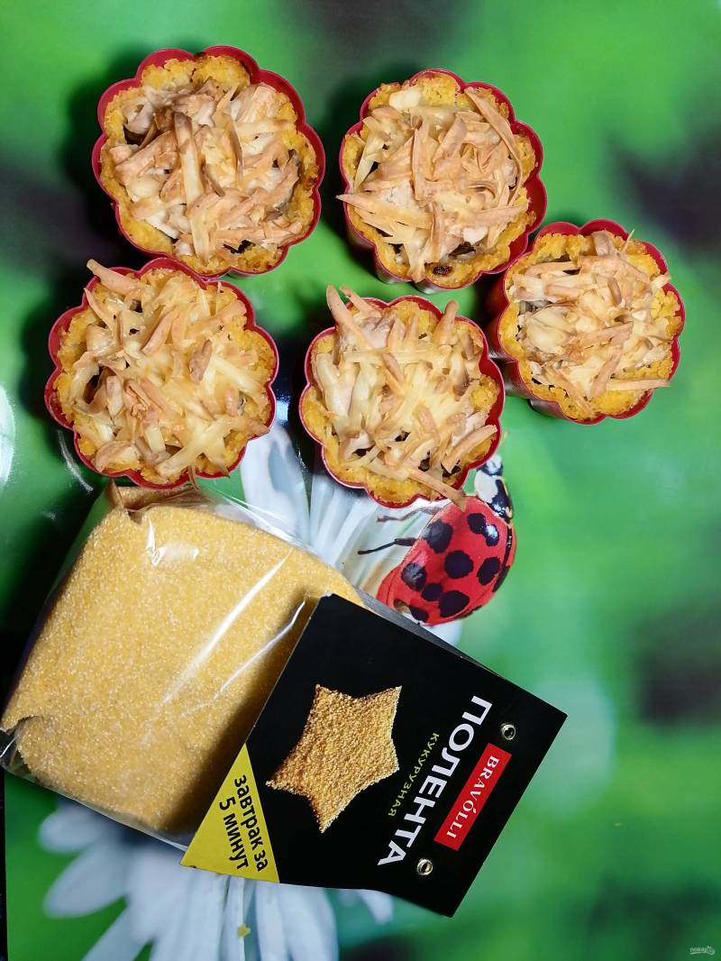 Корзиночки из поленты "Bravolli" c соленными грибами и курицей