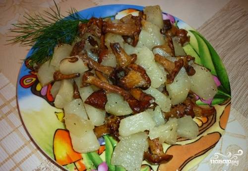 Жареная картошка с лисичками
