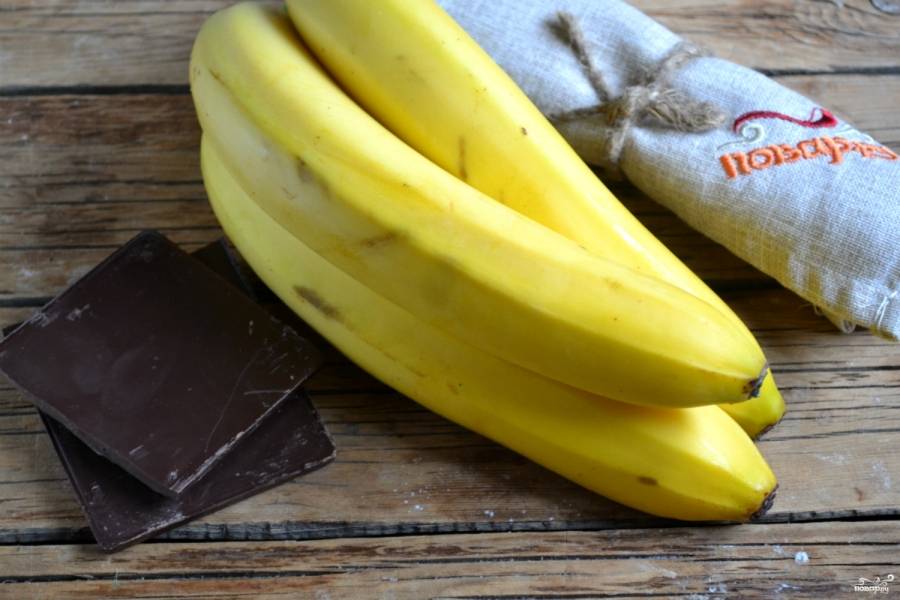 Для приготовления этого десерта вам понадобятся лишь бананы и шоколад. Украшения используются по желанию.