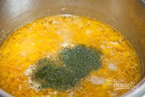 12. Добавьте зелень и специи по вкусу. Накройте крышкой и оставьте суп, чтобы он настоялся перед подачей минут 15-20. 
Приятного аппетита!