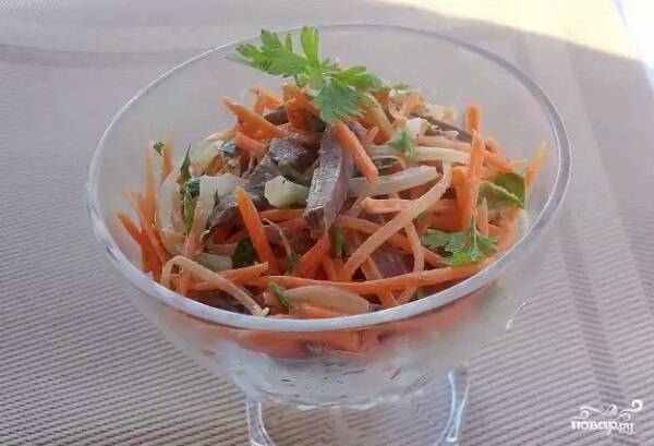 Салат с маринованным луком