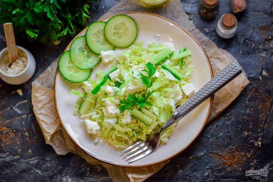 Салат с брынзой и капустой