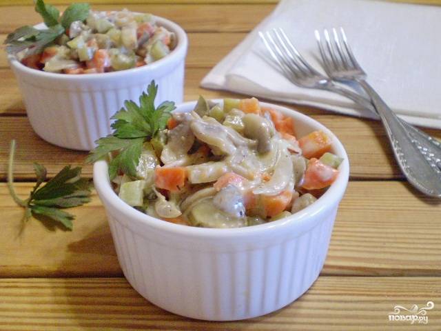 Салат с грибами и морковью