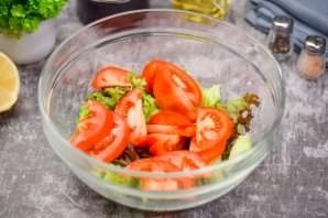 Салат с жареной куриной грудкой и овощами - фото шаг 4