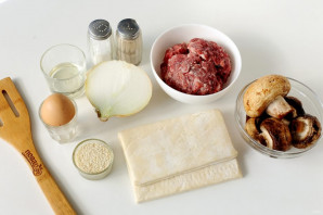 Слоеный пирог с мясом и грибами - фото шаг 1