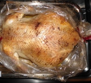 Курица в рукаве в духовке - фото шаг 6