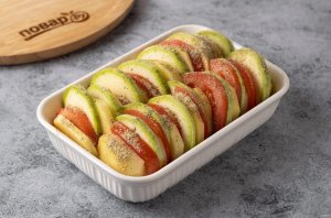 Картошка с кабачками и помидорами в духовке - фото шаг 4