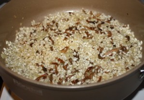 Лисички, жареные с рисом - фото шаг 5