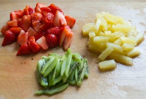 Блинчики с фруктами и мороженым - фото шаг 2