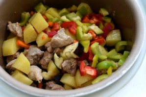 Рагу со свининой, овощами, протертыми томатами и розмарином - фото шаг 3