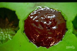 Шоколадные маффины с жидкой начинкой - фото шаг 6